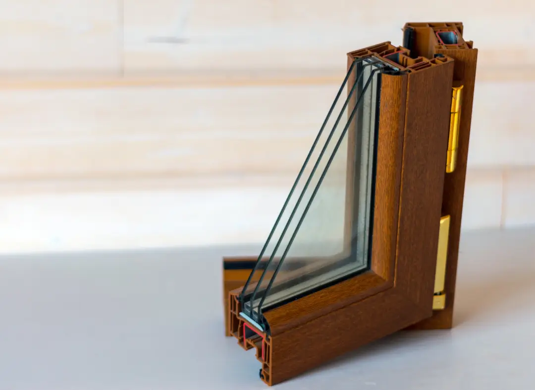 Installation de fenêtre en bois sur mesure Sallagriffon